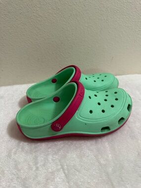 CROCS  Mint and Hot Pink Clogs womens size 9